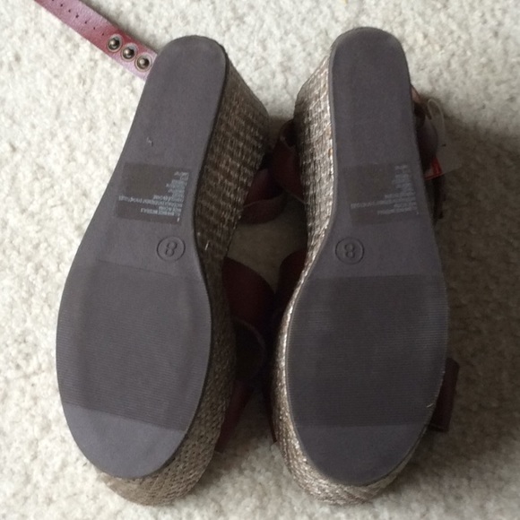 Mossimo Burgundy Platform 70’s Sandals 8 - Picture 4 of 5